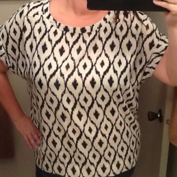 VIOLET CLAIRE Plus Size White ish Black Ikat Boho Short Dolman Sleeve Blouse Top - Picture 2 of 16
